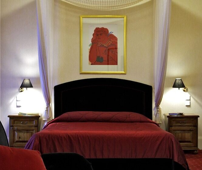 جناح مطلّ علي الجبل, Country Club Hotel & Suites