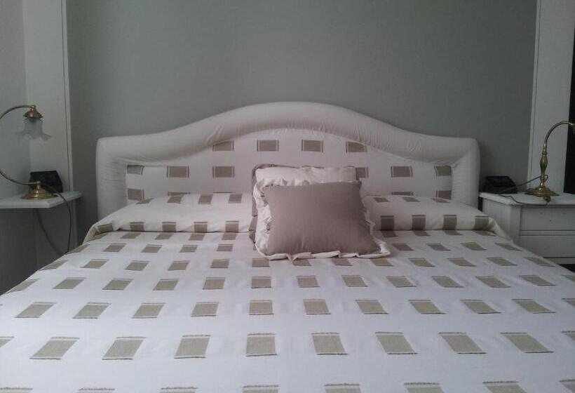 标准三人间, Florence