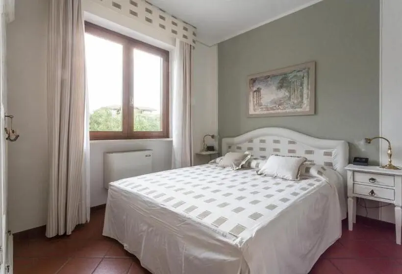 اتاق استاندارد سه نفره, Florence