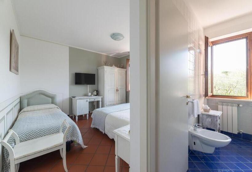 标准三人间, Florence