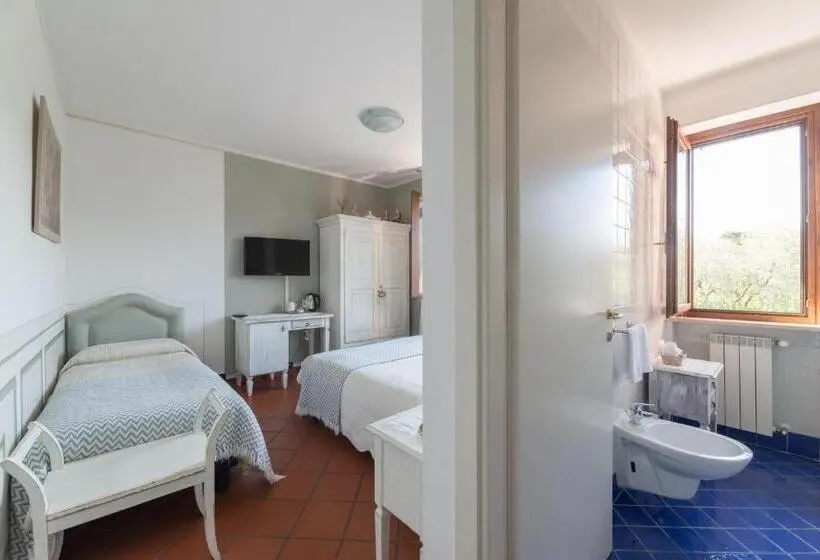 اتاق استاندارد سه نفره, Florence
