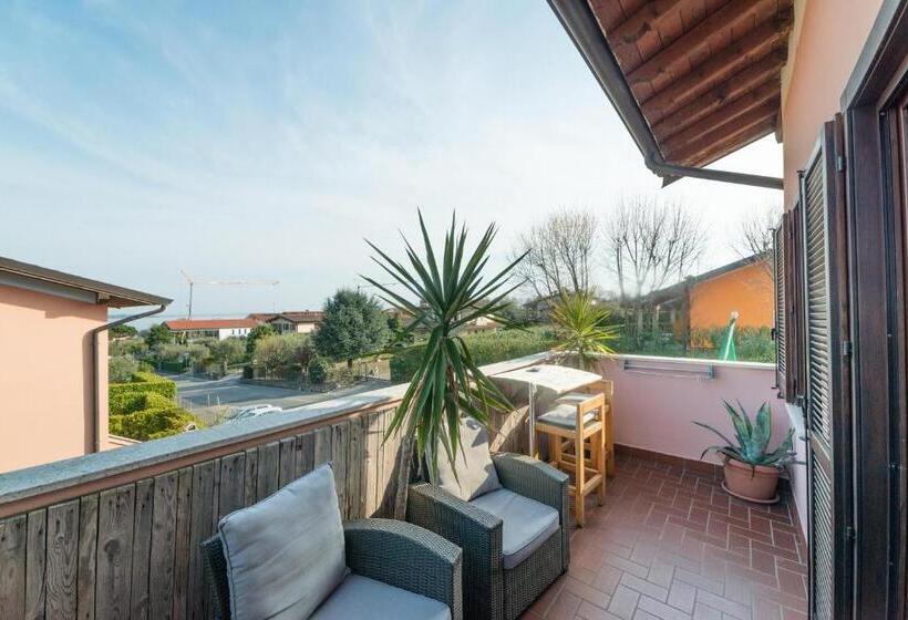 اتاق لوکس با چشم‌انداز دریاچه, Florence
