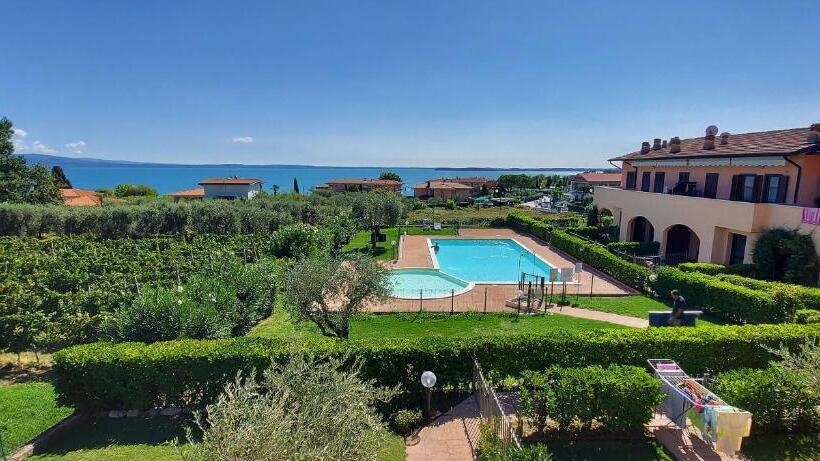 1 Bedroom Apartment Lake View, Florence