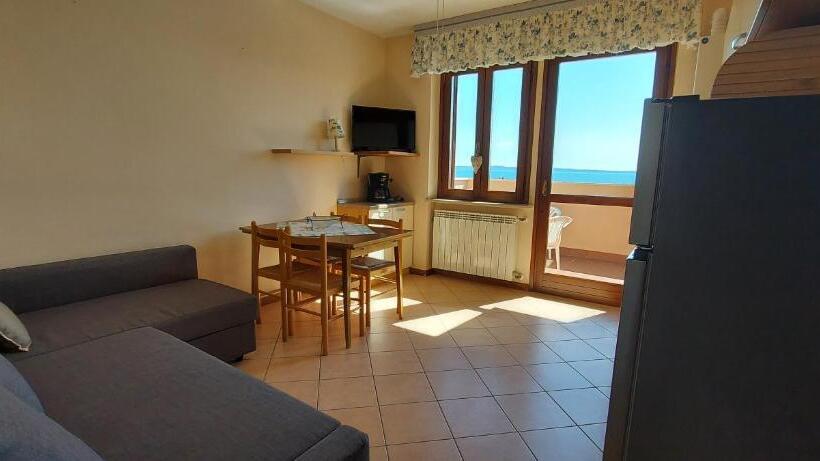 1 Bedroom Apartment Lake View, Florence