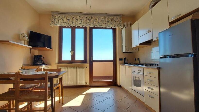 1 Bedroom Apartment Lake View, Florence