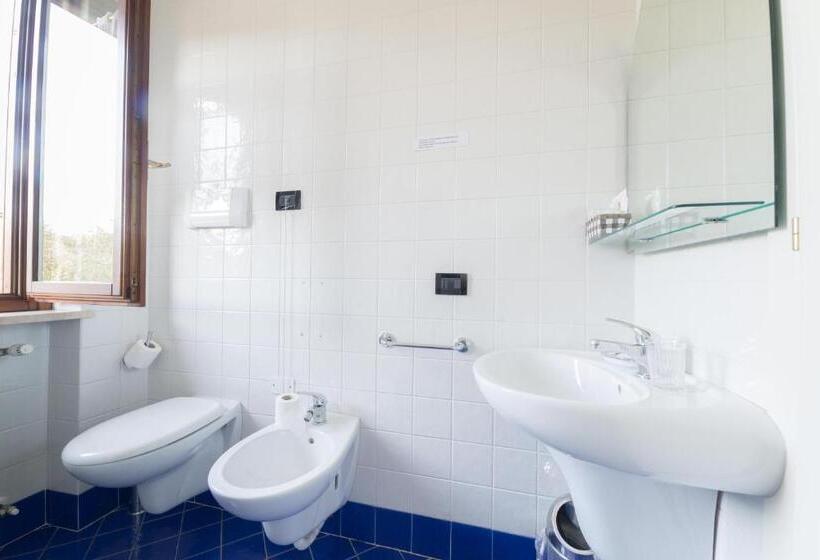 标准单人间, Florence