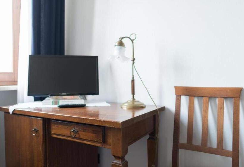 标准单人间, Florence