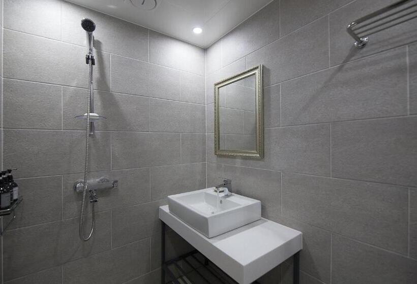 اتاق سوپریور, Gray