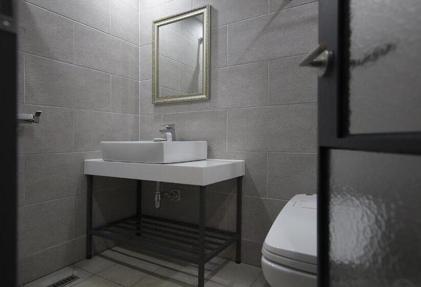 اتاق سوپریور, Gray