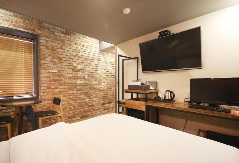 اتاق سوپریور, Gray