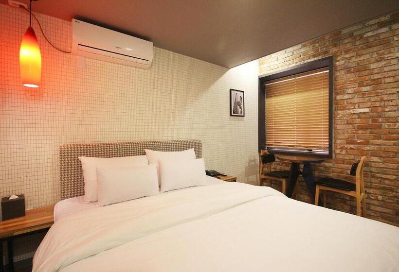 اتاق سوپریور, Gray