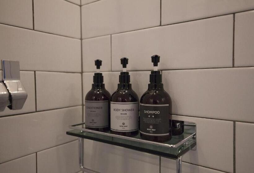 اتاق لوکس, Gray