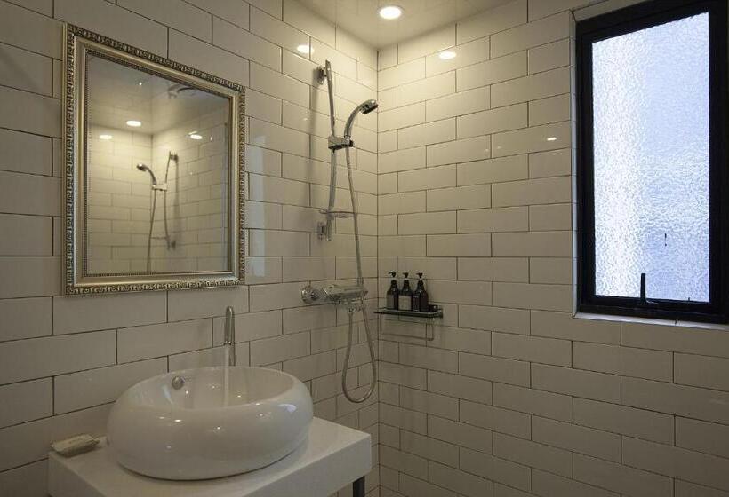 اتاق لوکس, Gray