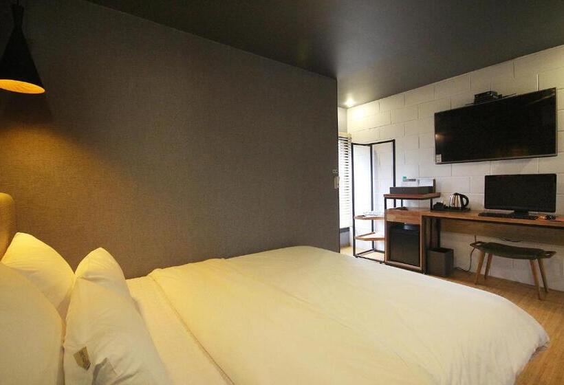 اتاق لوکس, Gray