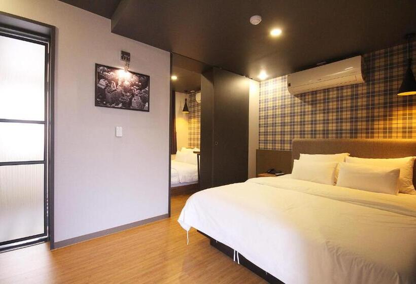 اتاق لوکس, Gray