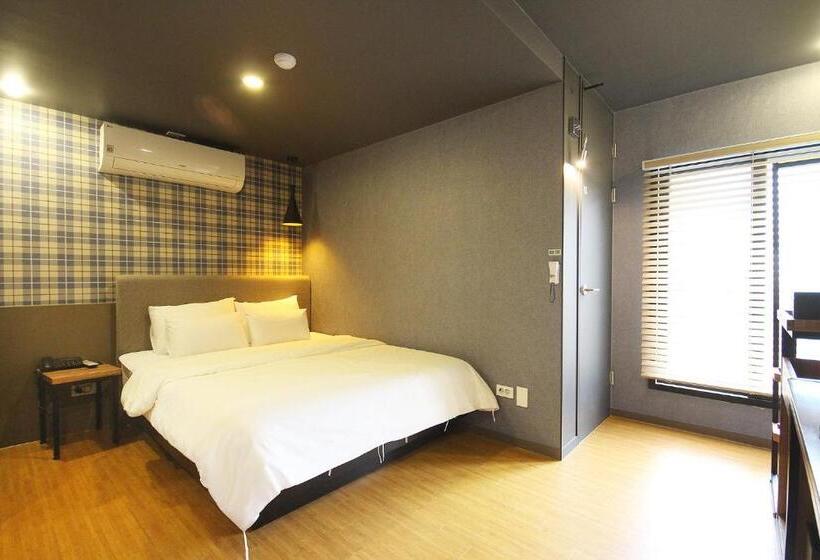 اتاق لوکس, Gray