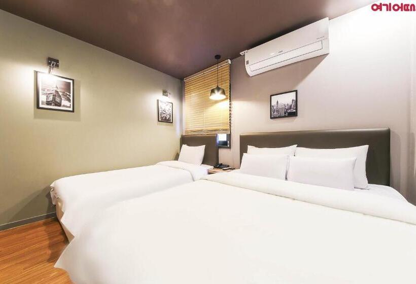 اتاق استاندارد سه نفره, Gray