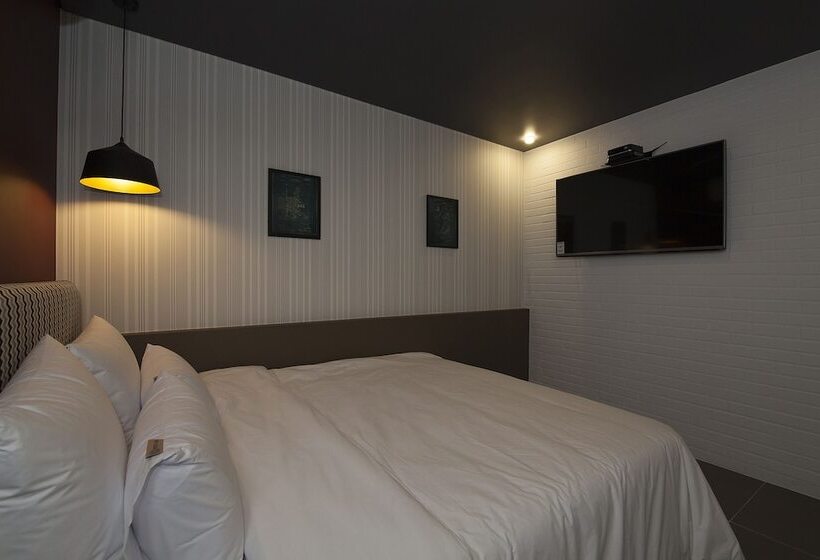 اتاق سوپریور, Gray