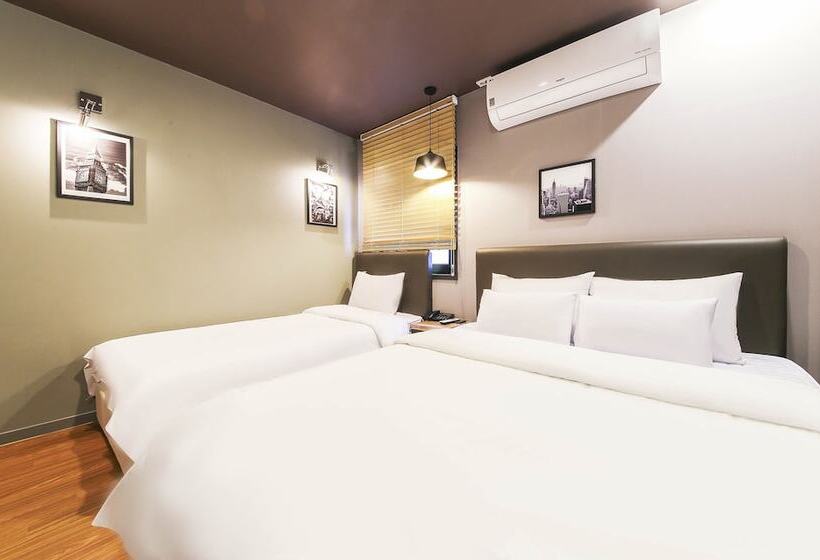 اتاق استاندارد سه نفره, Gray