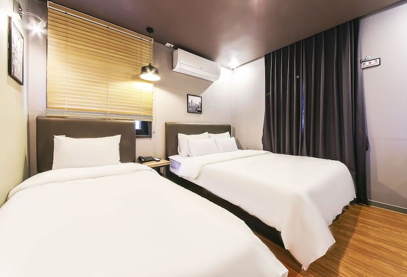 اتاق استاندارد سه نفره, Gray