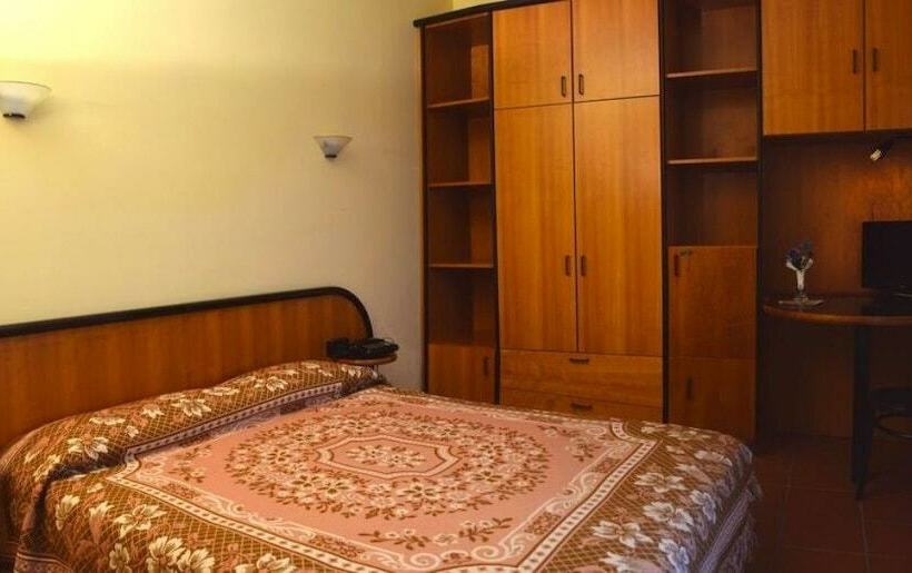 اتاق استاندارد سه نفره, Lh Albergo Il Picchio