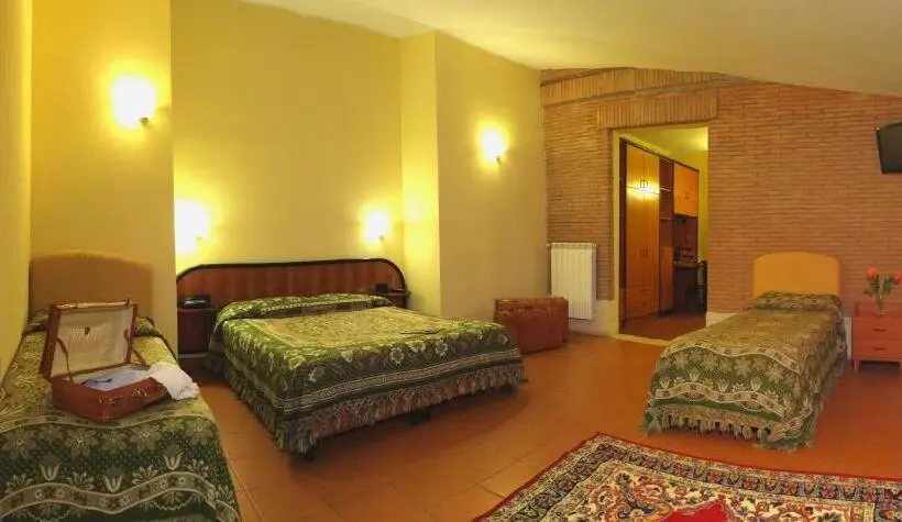 اتاق استاندارد چهار تخته, Lh Albergo Il Picchio