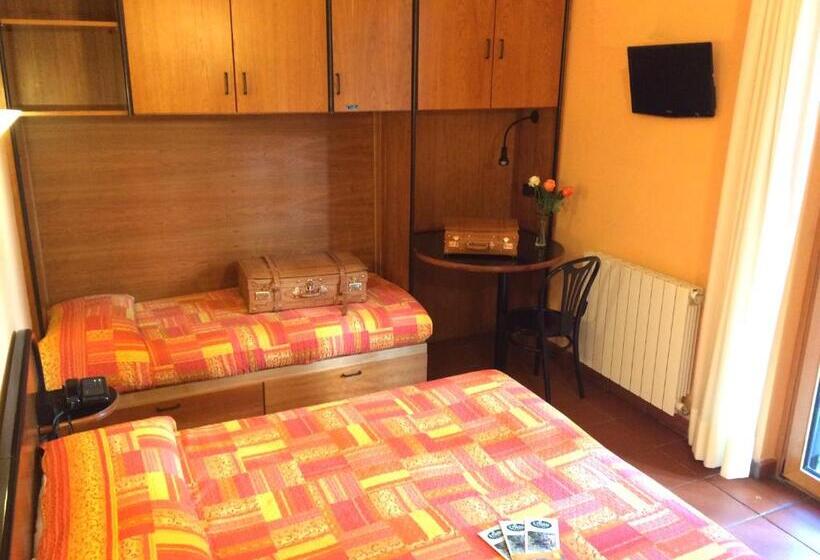 غرفة قياسية ثلاثية, Lh Albergo Il Picchio