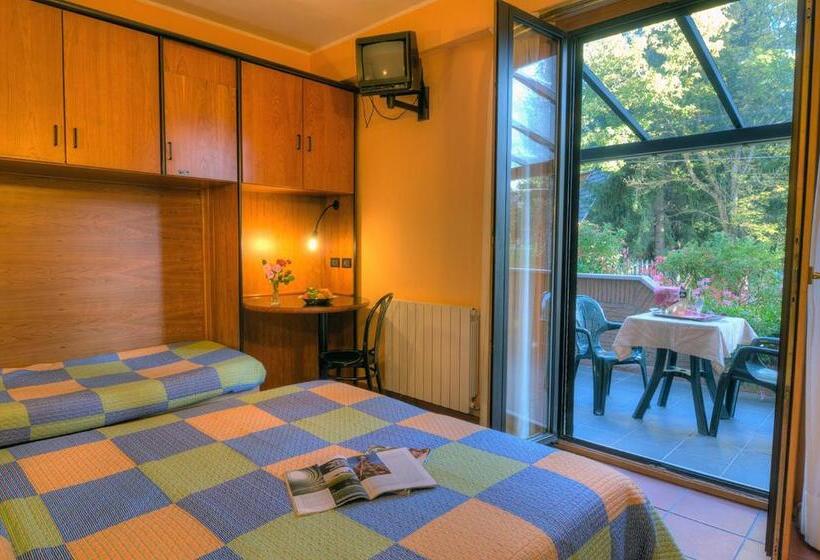 غرفة قياسية مزوَّدة بشُرفة, Lh Albergo Il Picchio