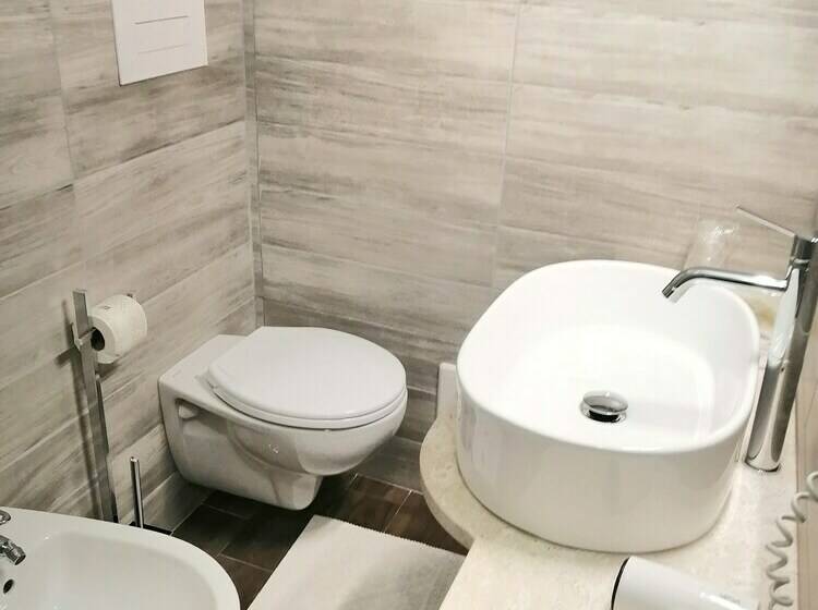 이코노미 룸, Sant Elene