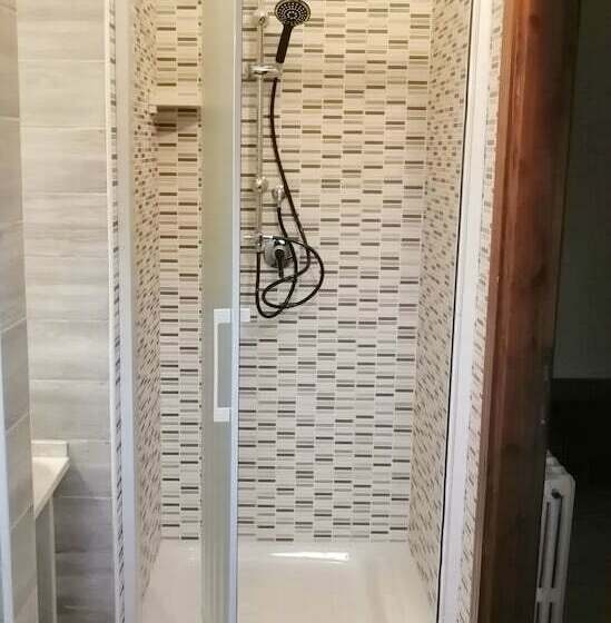 이코노미 룸, Sant Elene