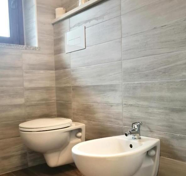 이코노미 룸, Sant Elene