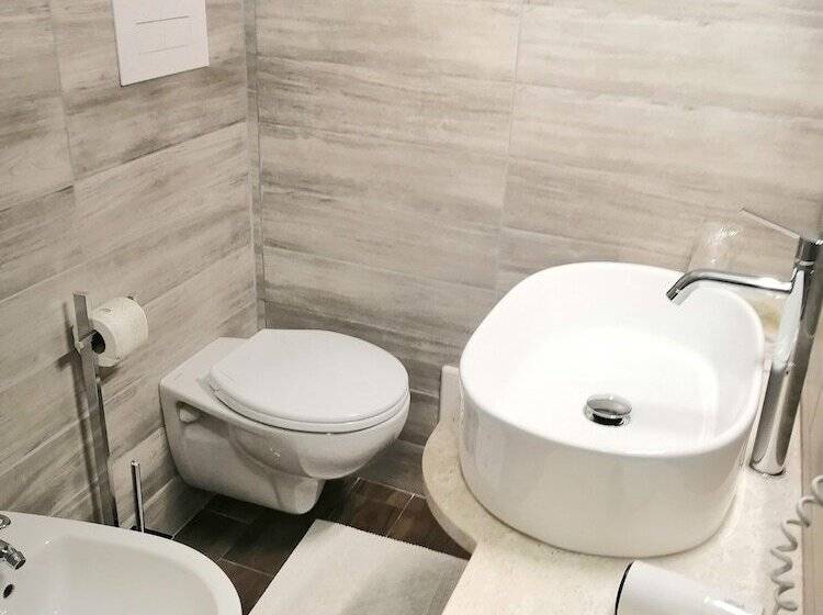 이코노미 룸, Sant Elene