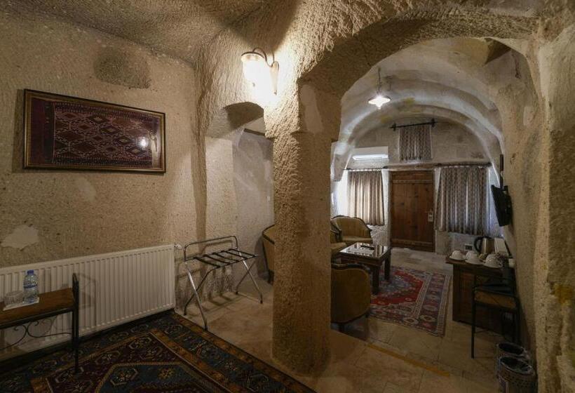 جناح عائلي, Tekkaya Cave