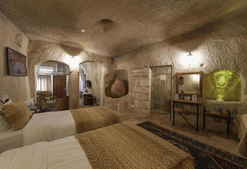 جناح عائلي, Tekkaya Cave