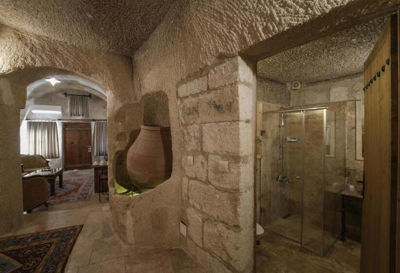 جناح عائلي, Tekkaya Cave