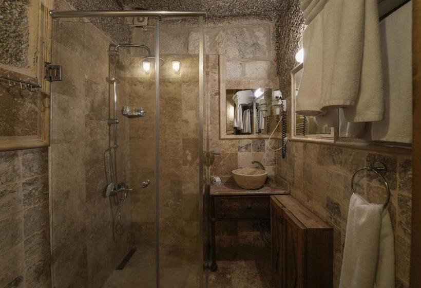 جناح عائلي, Tekkaya Cave