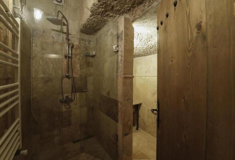 جناح عائلي, Tekkaya Cave