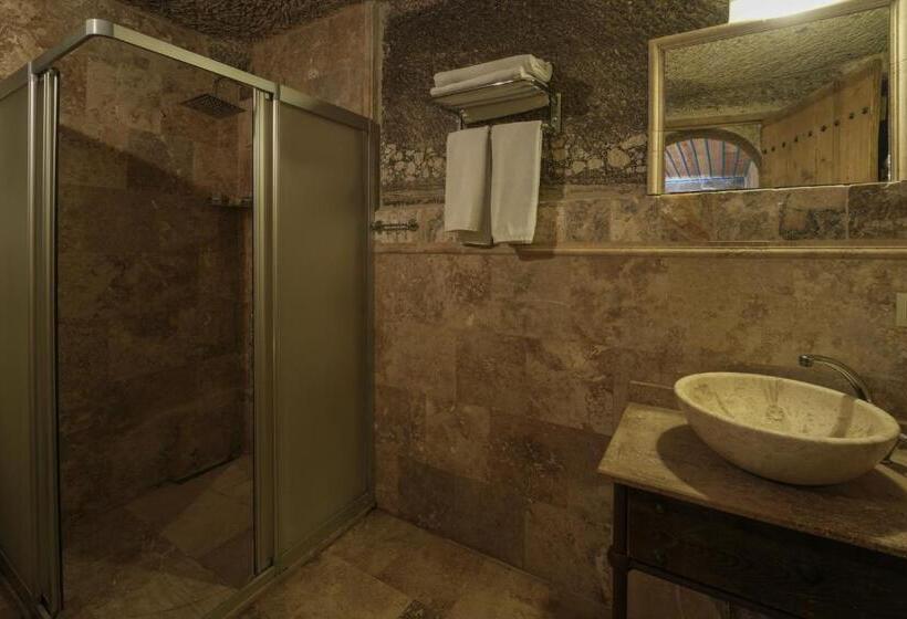 جناح جونيور, Tekkaya Cave