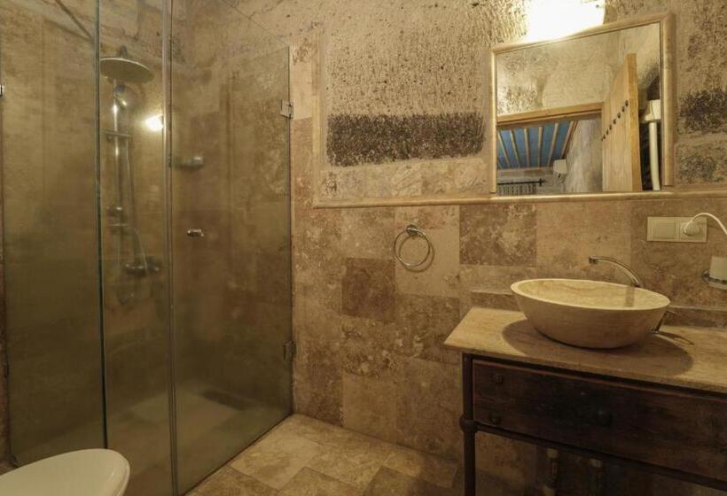 جناح جونيور, Tekkaya Cave