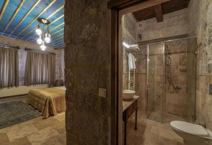 جناح جونيور, Tekkaya Cave