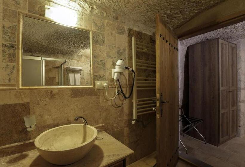 جناح جونيور ديلوكس, Tekkaya Cave