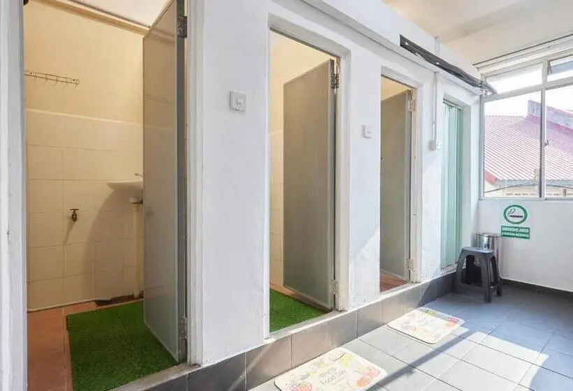 バスルーム共有のトリプルスタンダード, Uncle Guesthouse Kuala Terengganu