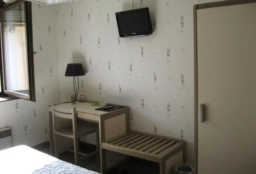 Standard Kolmen Hengen Huone, Auberge Du Cheval Blanc Logis
