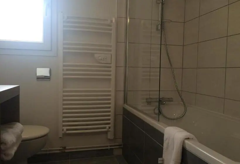 Comfort Kolmen Hengen Huone, Auberge Du Cheval Blanc Logis