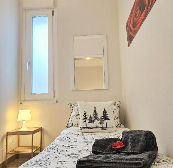 Standard Triple Room with Terrace, Florence Comfort B&b