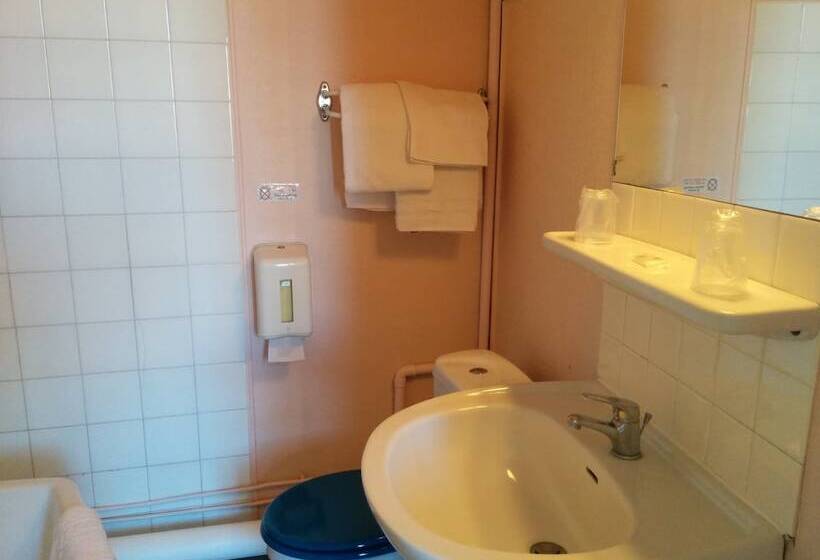 غرفة قياسية مطلّة علي النهر, Araur