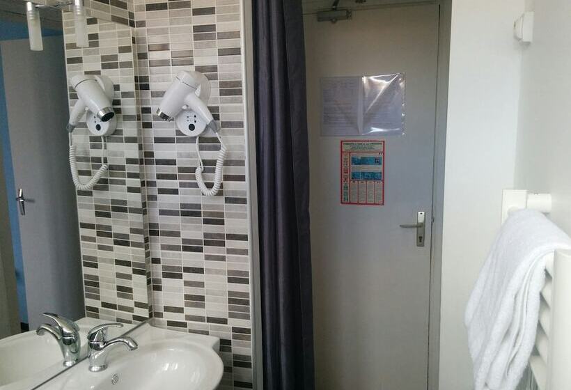 غرفة قياسية ثلاثية, Araur