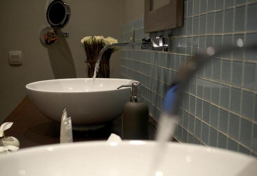 سوییت با چشم‌انداز دریا, Chic Hotel Boutique