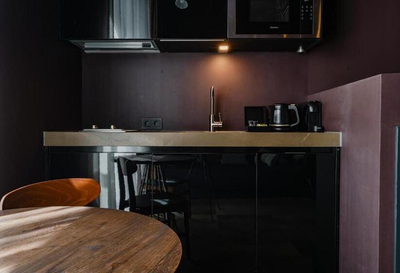 Escritório Estándar, De Jonker Urban Studios & Suites