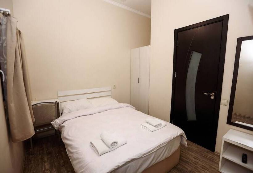 اتاق اکونومی, Rustaveli 36